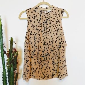 NWOT Lovely tiered top with bead neck buttons